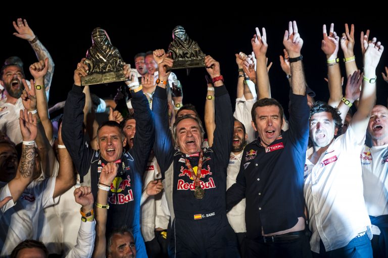 Carlos Sainz gana su segundo Rally Dakar