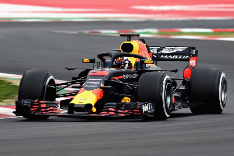 Red Bull domina el primer día de ensayos en Barcelona