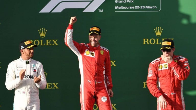 Vettel gana en Australia gracias a la estrategia