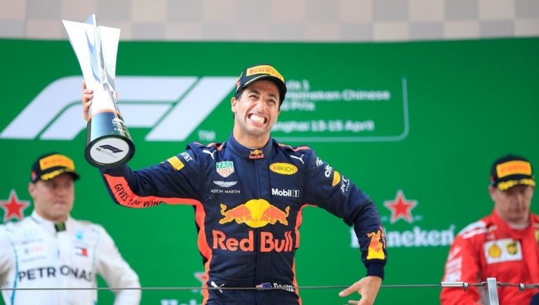 Ricciardo sorprende en el GP de China gracias a la estrategia