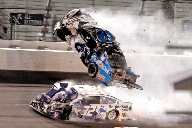 El escalofriante accidente en la vuelta final de las 500 Millas de Daytona