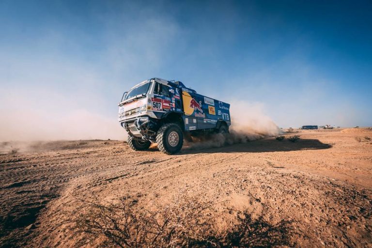 Dakar 2021 Camiones: Sotnikov llevó la bandera del gigante Kamaz en la primera etapa