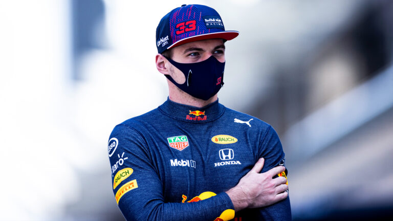 Verstappen logra la pole position en Bahréin 2021