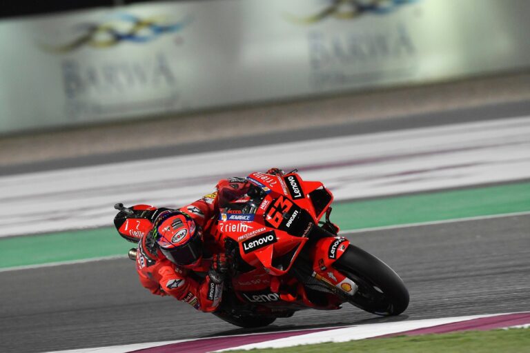 Bagnaia se lleva la primera pole de MotoGP 2021 en Qatar
