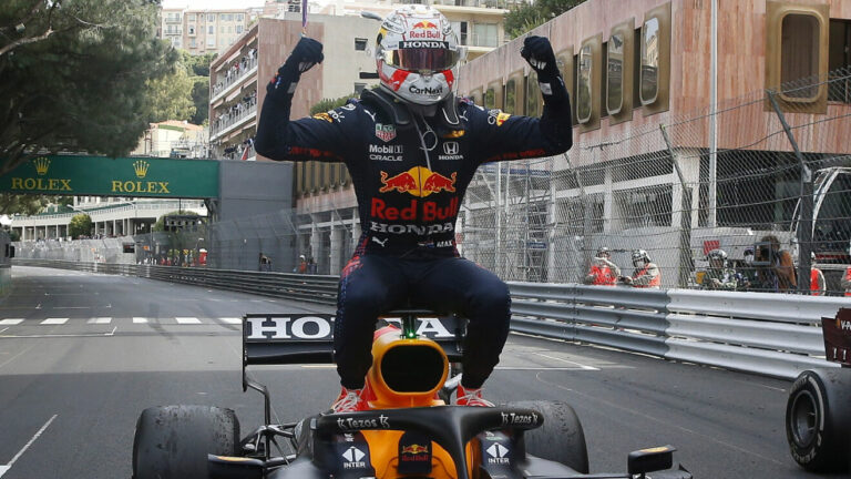 Verstappen gana en Mónaco con Pérez en cuarto