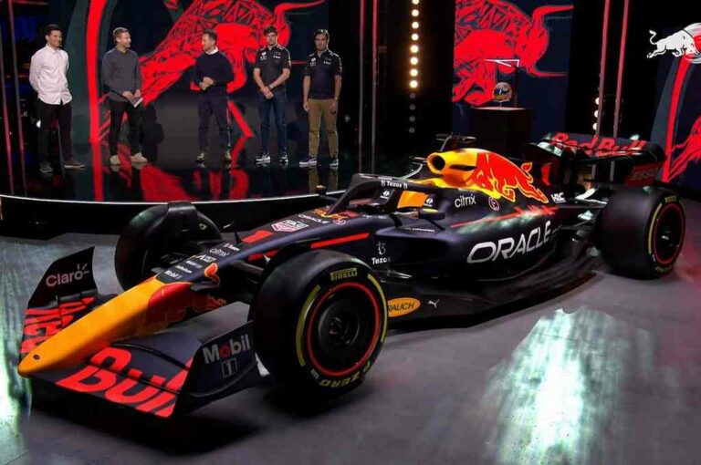 Red Bull presentó el RB18 de Sergio Pérez y Max Verstappen para 2022