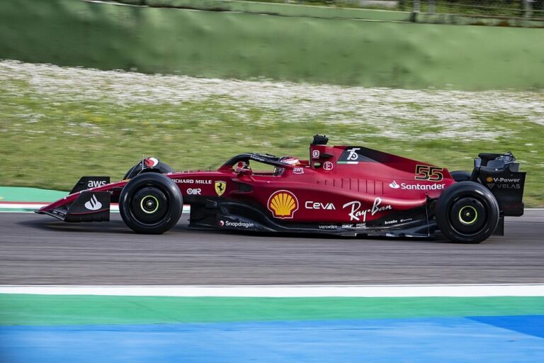 Con Ferrari en pista, Pirelli completa sus pruebas en Imola