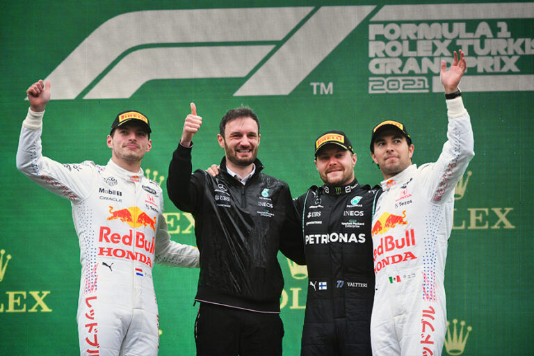 Bottas gana en el GP de Turquía con Verstappen y Pérez en el podio