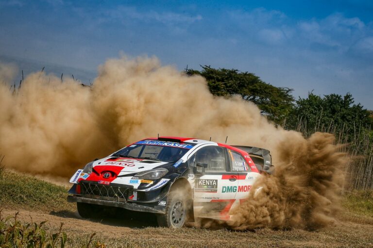 Rally Safari: Ogier vence a Loeb en la primera especial