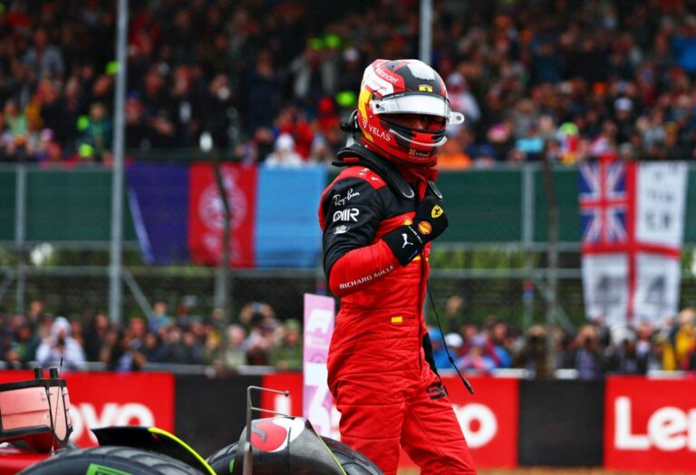 Sainz logra la pole position en Silverstone de manera épica