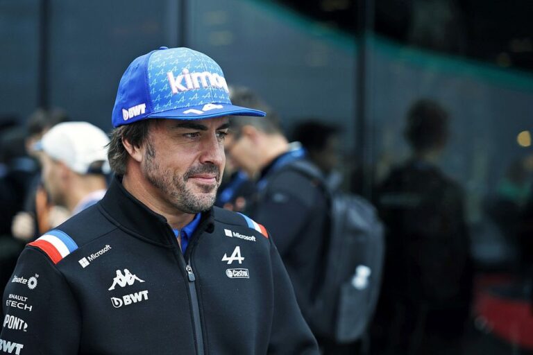 ¡Fernando Alonso deja Alpine y firma con Aston Martin!
