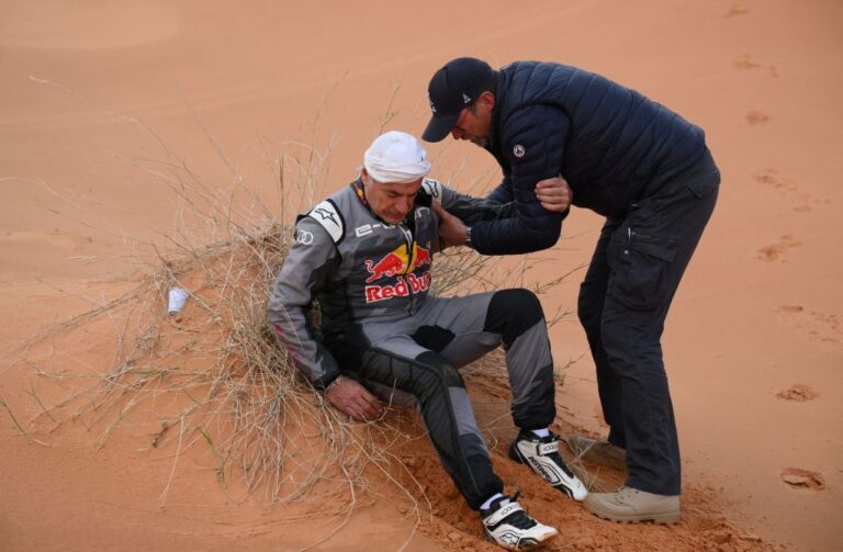 Carlos Sainz sufrió de fracturas de «vértebras» en el Dakar 2023