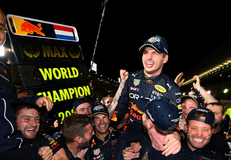 Verstappen gana un recortado GP de Japón y es campeón